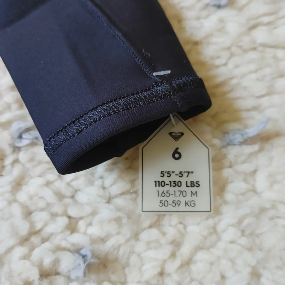 Roxy Women's Black Wetsuit with Tropical Side Panels - Picture 6 of 7
